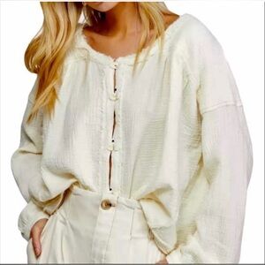 We The Free Women’s Moving Mountains Frayed Round Neck Button Down Top Sz. M